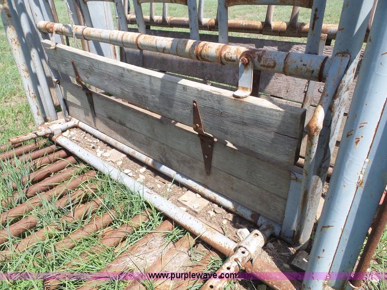 image for item J4839 Filson livestock squeeze chute
