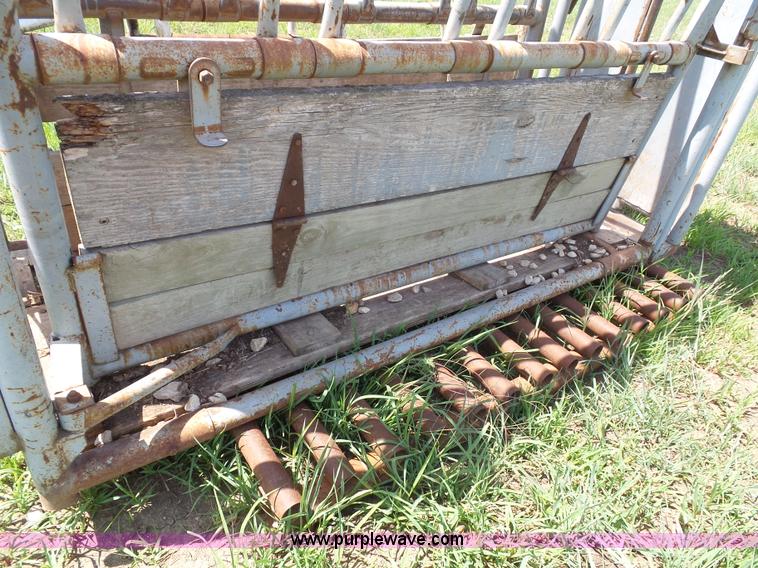 image for item J4839 Filson livestock squeeze chute