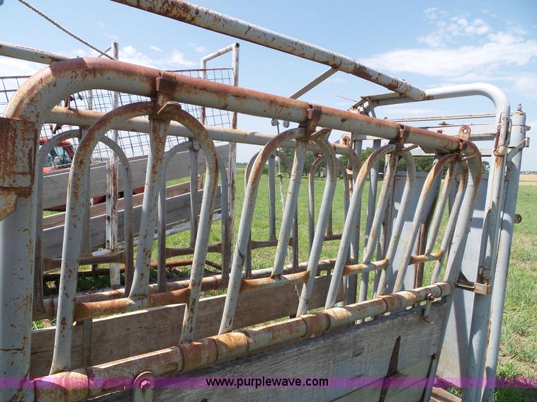image for item J4839 Filson livestock squeeze chute