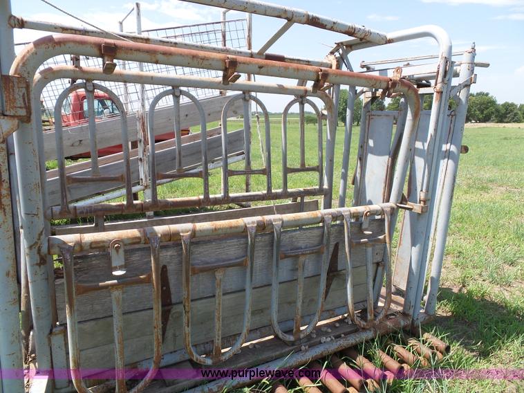 image for item J4839 Filson livestock squeeze chute
