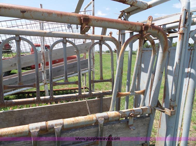 image for item J4839 Filson livestock squeeze chute