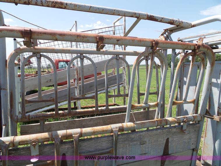 image for item J4839 Filson livestock squeeze chute