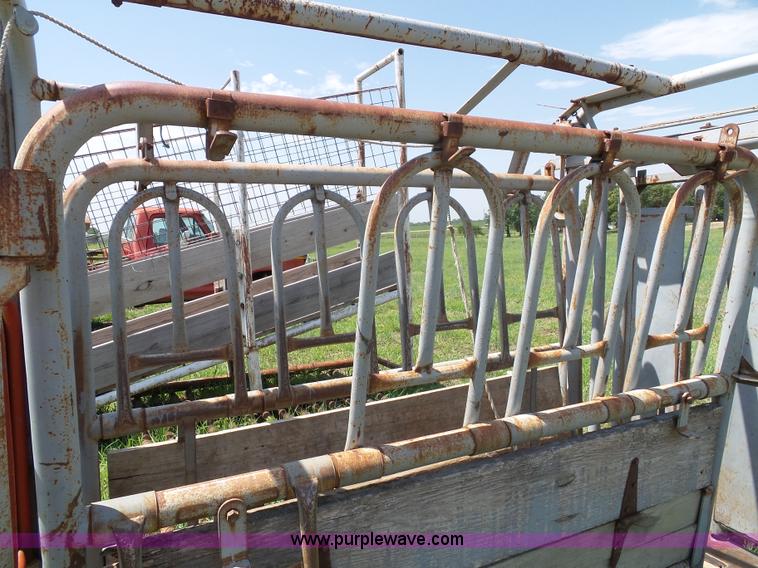 image for item J4839 Filson livestock squeeze chute