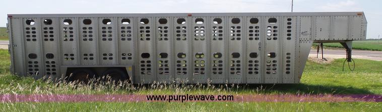 image for item J4840 1989 Wilson PSGN-728 livestock trailer