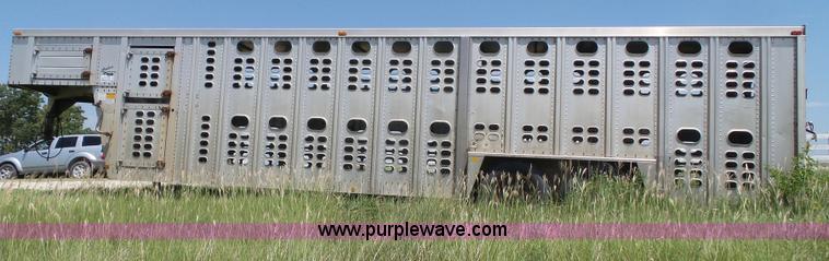 image for item J4840 1989 Wilson PSGN-728 livestock trailer