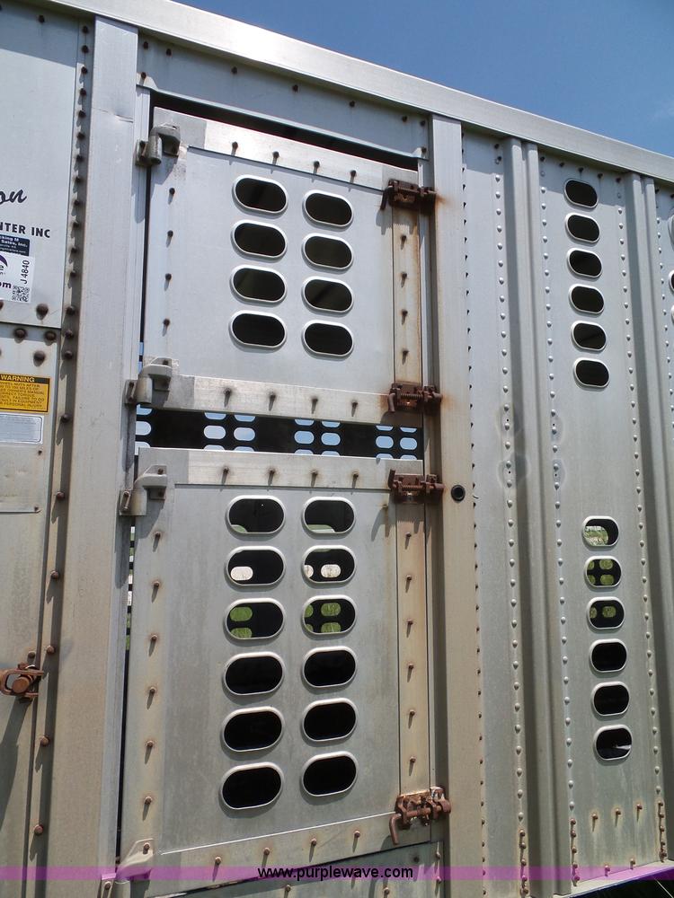 image for item J4840 1989 Wilson PSGN-728 livestock trailer