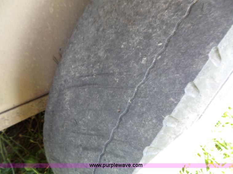 image for item J4840 1989 Wilson PSGN-728 livestock trailer