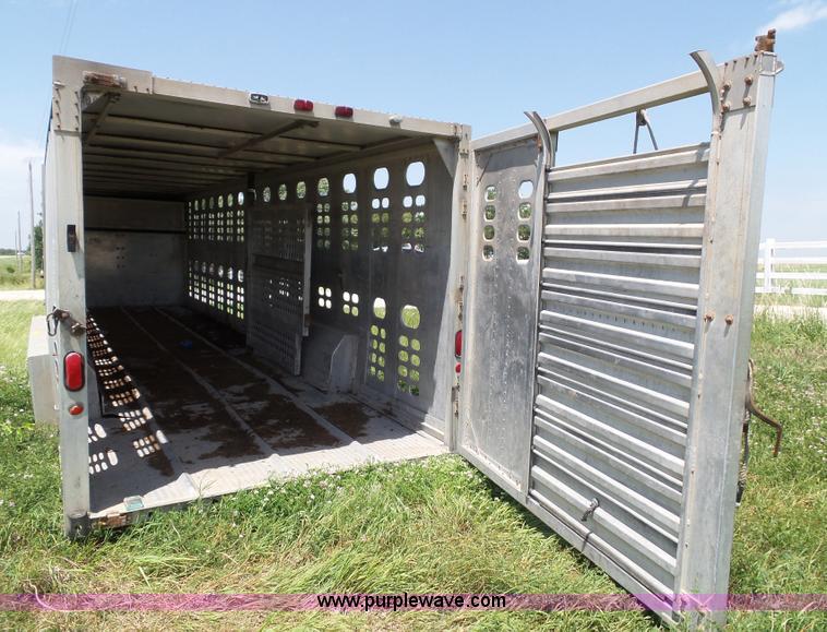 image for item J4840 1989 Wilson PSGN-728 livestock trailer