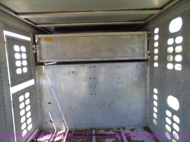 image for item J4840 1989 Wilson PSGN-728 livestock trailer