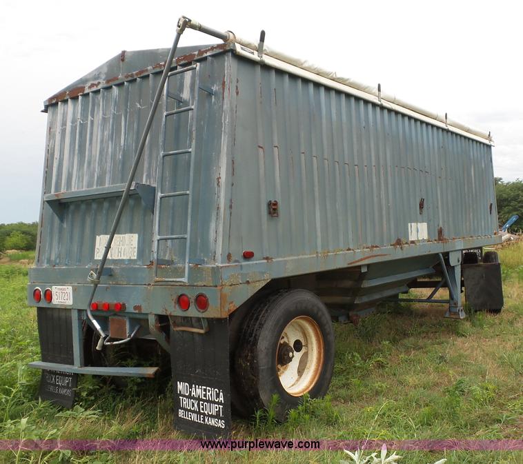 image for item J4841 1991 DMF single hopper grain trailer with dolly