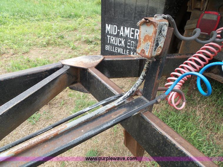 image for item J4841 1991 DMF single hopper grain trailer with dolly