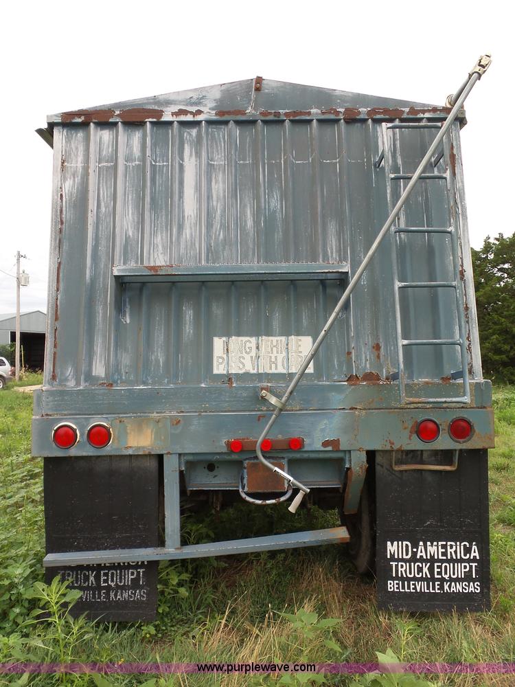 image for item J4841 1991 DMF single hopper grain trailer with dolly