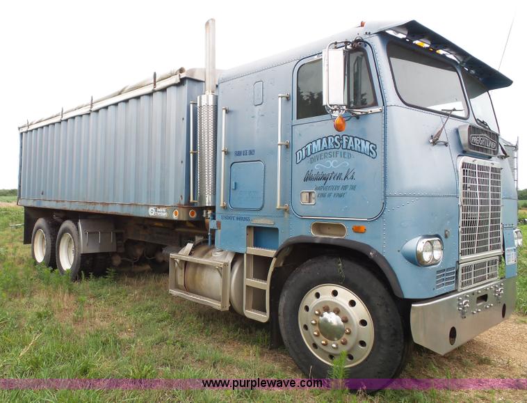 image for item J4939 1984 Freightliner grain truck