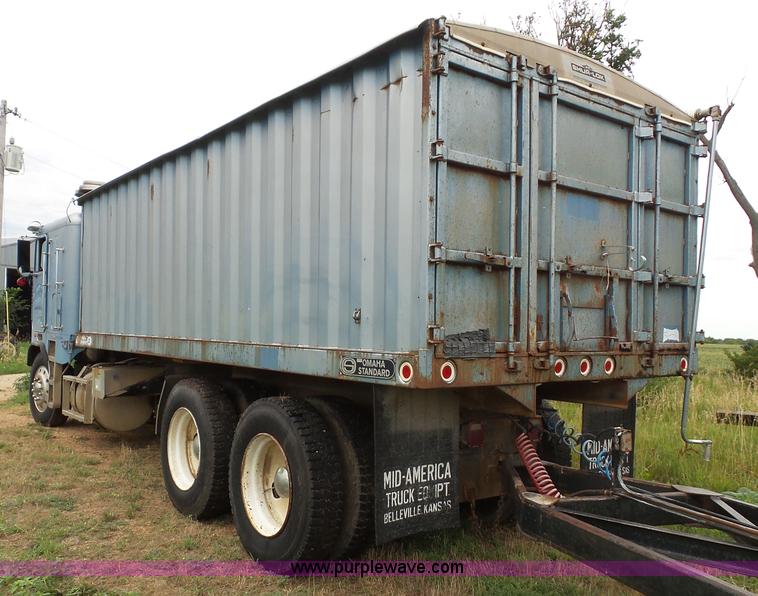 image for item J4939 1984 Freightliner grain truck