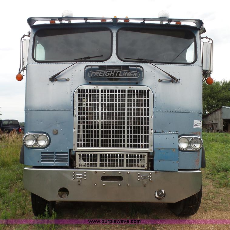 image for item J4939 1984 Freightliner grain truck