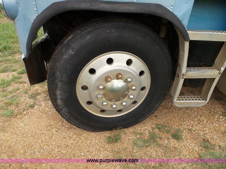 image for item J4939 1984 Freightliner grain truck