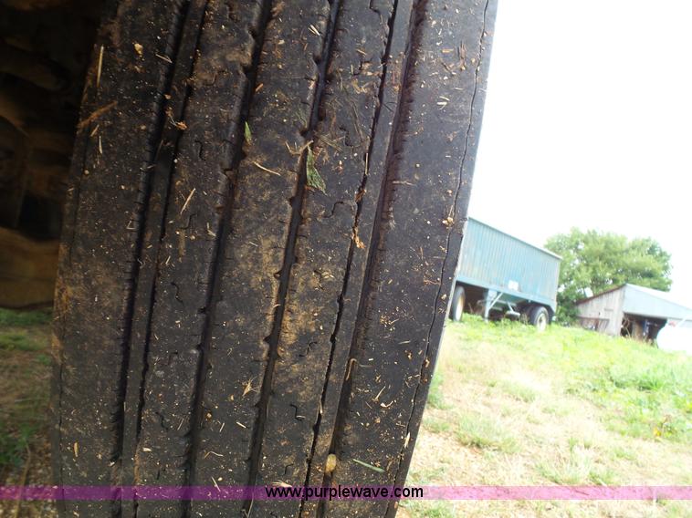 image for item J4939 1984 Freightliner grain truck