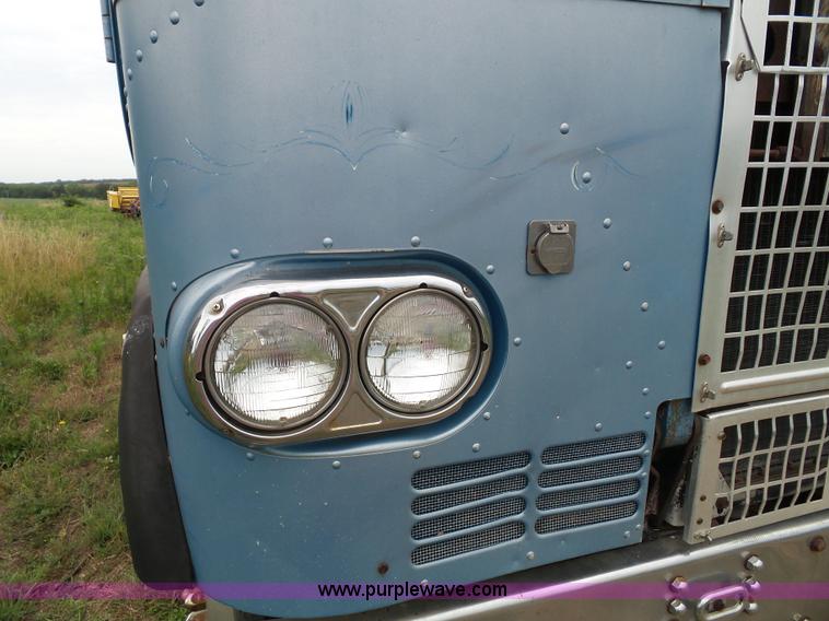 image for item J4939 1984 Freightliner grain truck