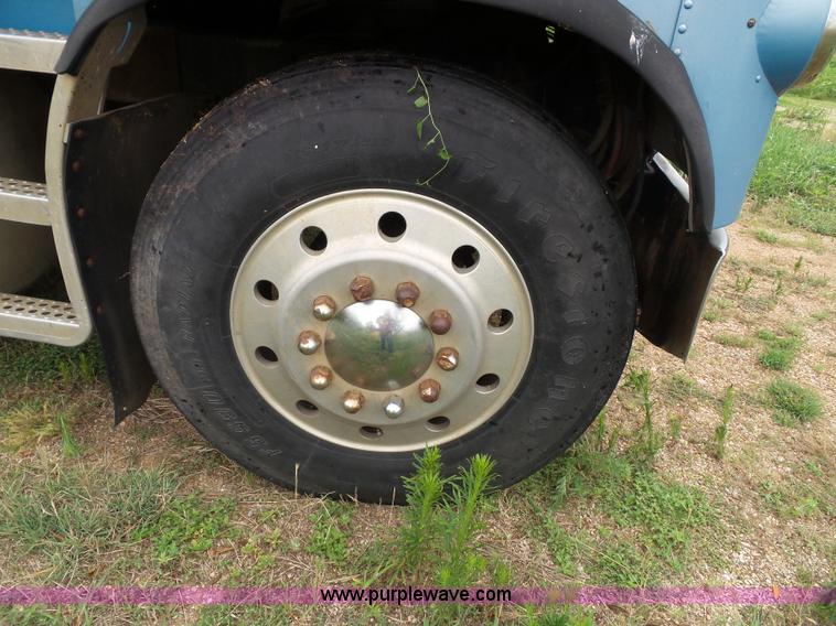 image for item J4939 1984 Freightliner grain truck