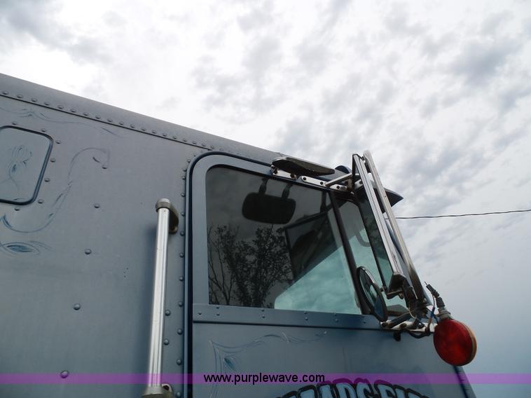 image for item J4939 1984 Freightliner grain truck