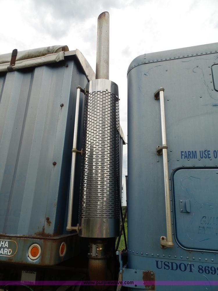 image for item J4939 1984 Freightliner grain truck