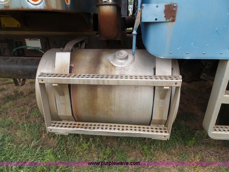 image for item J4939 1984 Freightliner grain truck