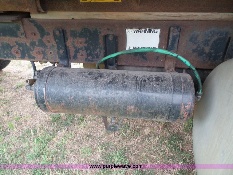 image for item J4939 1984 Freightliner grain truck