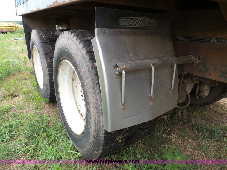 image for item J4939 1984 Freightliner grain truck