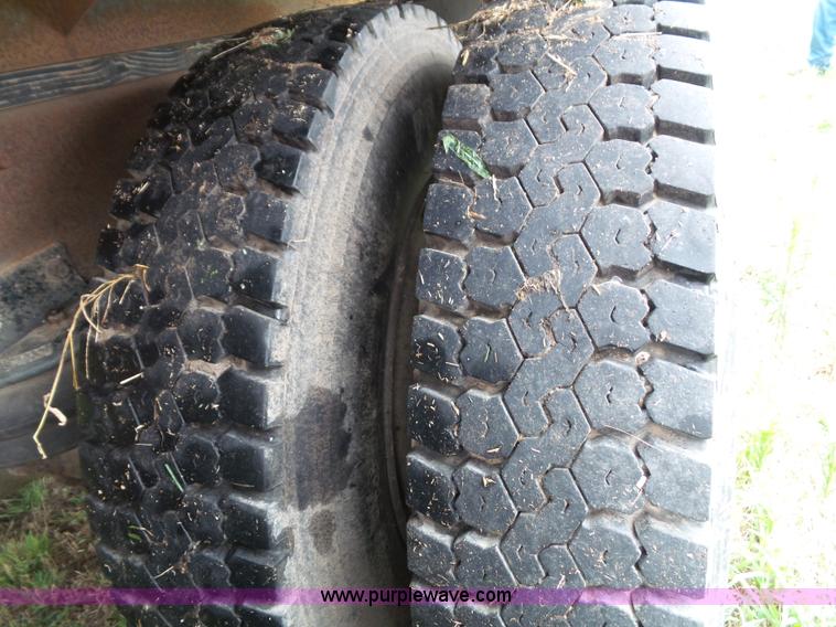 image for item J4939 1984 Freightliner grain truck