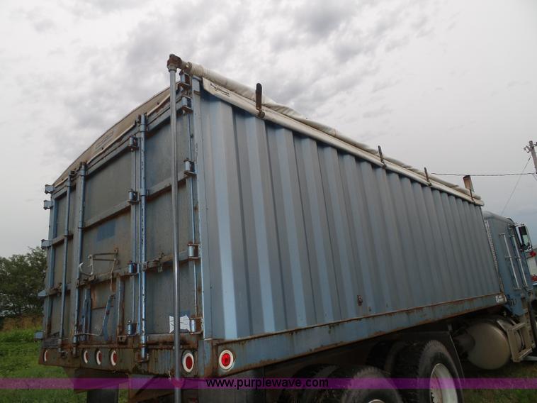 image for item J4939 1984 Freightliner grain truck
