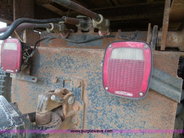 image for item J4939 1984 Freightliner grain truck