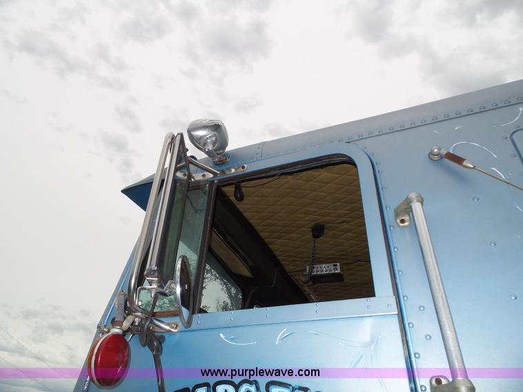 image for item J4939 1984 Freightliner grain truck