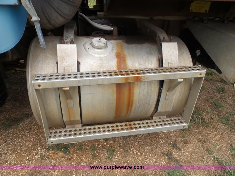 image for item J4939 1984 Freightliner grain truck