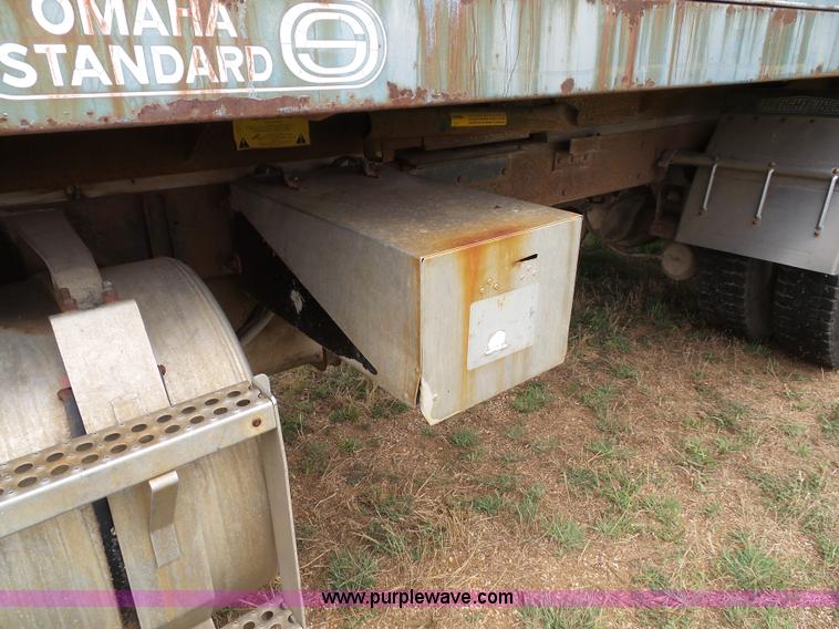 image for item J4939 1984 Freightliner grain truck