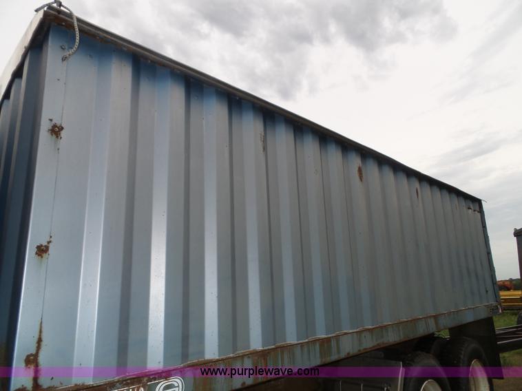 image for item J4939 1984 Freightliner grain truck