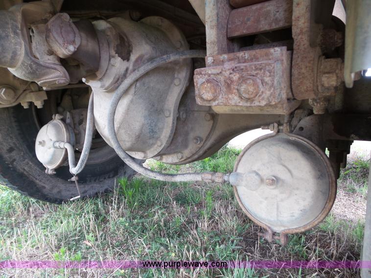 image for item J4939 1984 Freightliner grain truck