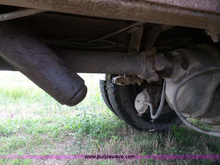 image for item J4939 1984 Freightliner grain truck