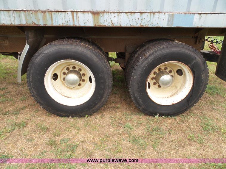 image for item J4939 1984 Freightliner grain truck