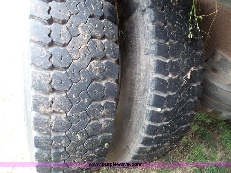 image for item J4939 1984 Freightliner grain truck