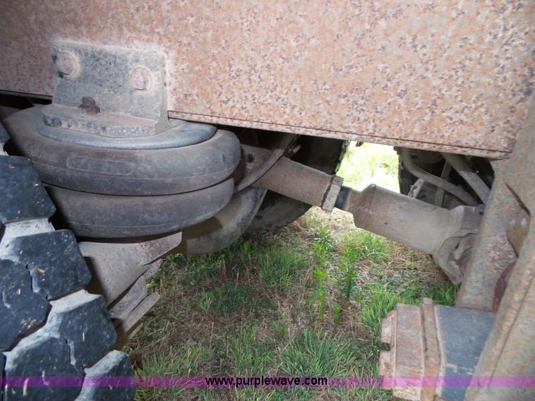 image for item J4939 1984 Freightliner grain truck