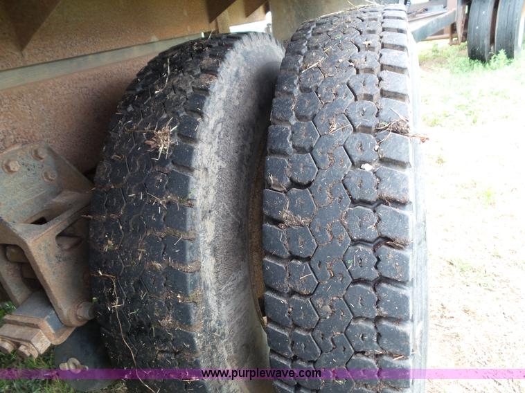 image for item J4939 1984 Freightliner grain truck