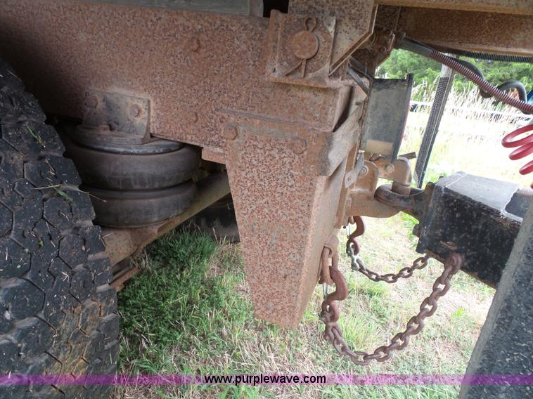 image for item J4939 1984 Freightliner grain truck