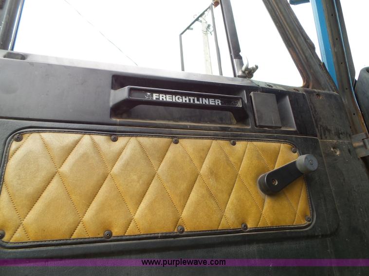 image for item J4939 1984 Freightliner grain truck