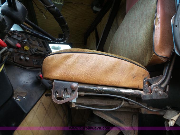 image for item J4939 1984 Freightliner grain truck