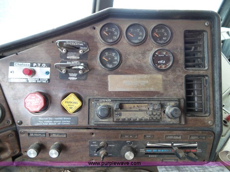 image for item J4939 1984 Freightliner grain truck