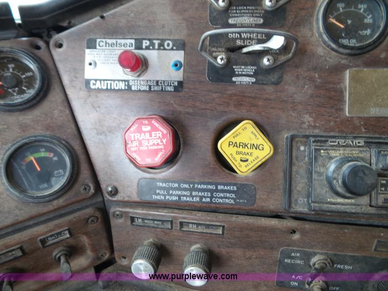 image for item J4939 1984 Freightliner grain truck