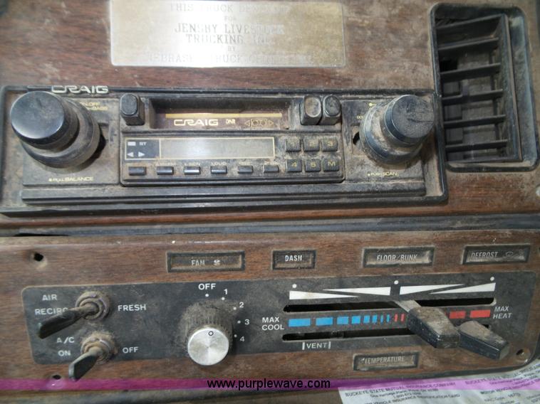 image for item J4939 1984 Freightliner grain truck