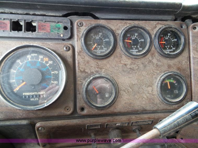 image for item J4939 1984 Freightliner grain truck