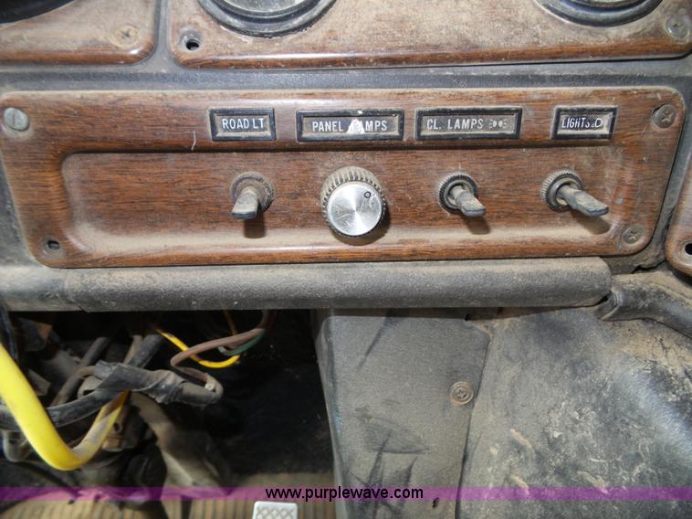 image for item J4939 1984 Freightliner grain truck