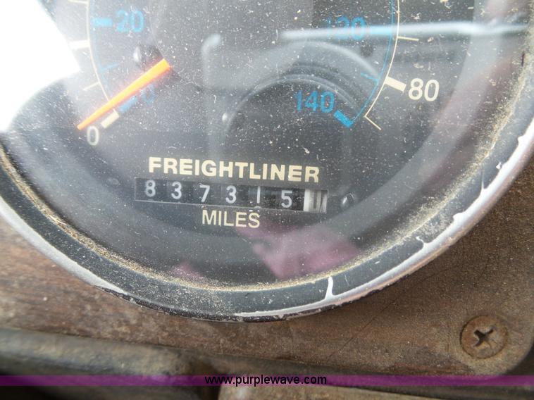 image for item J4939 1984 Freightliner grain truck